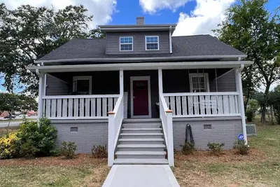 Image de Historic Home in Downtown Greer <br>Shop, Eat & Sleep