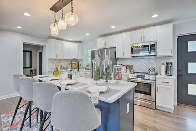 Image de Modern, Colorful Home ~ 2 Mi to Tuskegee Uni