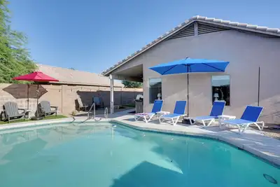 Image de Sunny Surprise Getaway w/ Private Yard & Pool