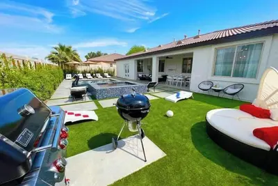 Large, modern, fun & beautiful home, Bond’s style, plenty of amenities +parking