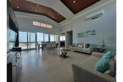 Image de Villa en la Orilla de la Playa con Muelle!