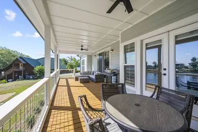 Image de It's Shore To Be A Lake Day - Brand New Beautifully Decorated Lake Home