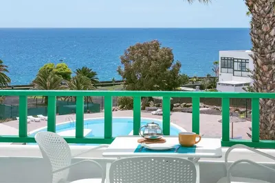 Lanzahost “Tuscan al Mar” – spectacular sea views