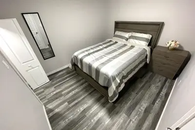 Image de cozy & beautiful basement apartment