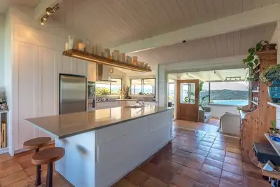 Image de Farm house with 360 degree views over the Hauraki Gulf. .