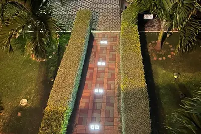 Image de Comfortable getaway for the family or couple - 2 minutes from beach!