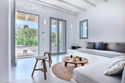 Image de Lavender is a cozy and spacious apartment