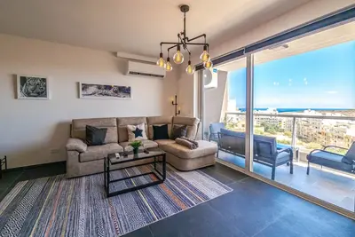 Image de Eden Boutique Smart Home with Garage