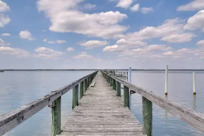 Image de Bayfront Chincoteague Getaway w\/ Fire Pit!