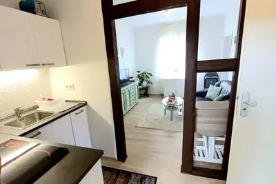 Image de Gemütliche Wohnung mit Offener Küche und Großem Garten