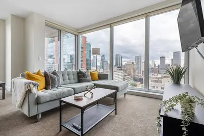 Image de 2br 2ba Corner S. Breathtaking views by 17th