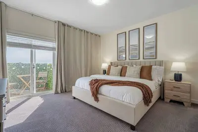 Image de Sunrises Near Dt & Stampede 2 Br 2 Ba w Ac