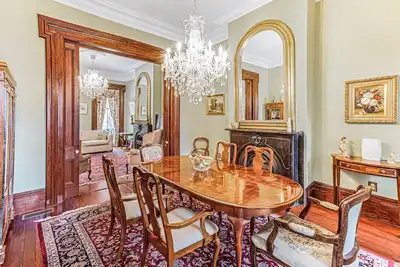 Image de Historic Townhouse in Incredible Location w/ Parking by Lucky Savannah