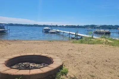 Image de Quiet lakefront home on Ore Lake, 25 minutes to the Big House, Michigan Stadium
