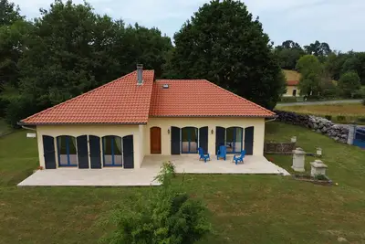 Image de Au pied des montagnes : villa des nestes