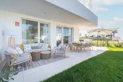 Image de Luxury ground-floor apartment with private garden, just 3 minutes from the beach