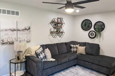 Image de Family Friendly & Cheerful Blue Jay Ranch House close to Ksu stadium