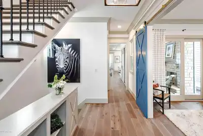 Image de Huge and Contemporary Norton Commons House!
