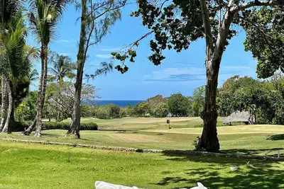 Image de Quiet escape to unwind with golf and sea view