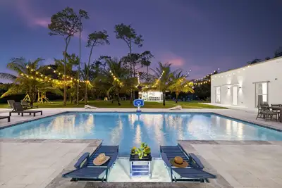 Image de ✨Ideal for your Family ✨The White House of Miami ✨