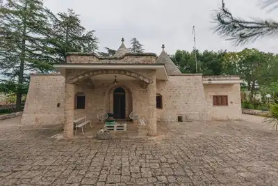 Image de Stone villa with trulli in the Itria Valley, 5 km from Alberobel and 10 km from the sea