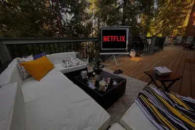 Image de 2. 8 miles to Yosemite entrance! Beautiful, spacious Mtn home with 2-level decks!