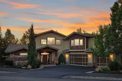 Image de Luxury Home- On the Golf Course w/ Private Hot Tub