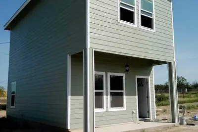 Image de Brand new quiet house 9 min from the casino. Relax in this cozy house