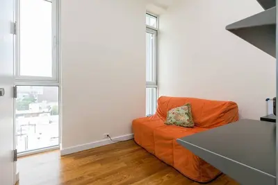 Image de Modern, Swanky, Brooklyn High-Rise with Spectacular Views of the City