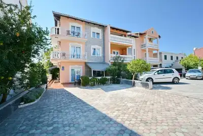 Image de Appartement de vacances Vodice pour 1 - 4 personnes avec 1 chambre à coucher - Maison jumelée