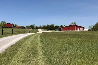Image de Barndominium on the Bourbon Trail - Hot Tub and Horses! Dog and Horse friendly!