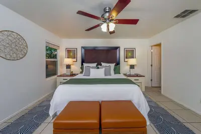 Image de Kino / 4 Br 2 Ba / Fenced / Sleeps 6 / Garage