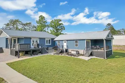 Image de Flat Lakefront Home at Summer Breeze w/ Private Dock & Kayaks & Paddle Boards