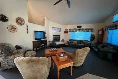 Image de East Beach Lake House, Family Friendly and Spacious