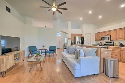 Image de Sunny Brandon Getaway w/ Fire Pit!