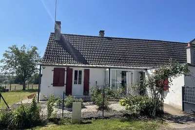 Image de Ferme rénovée avec étang privé, proche de la forêt de Tronçais, idéale pour pêche et détente