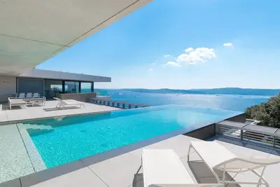 Image de Exceptionnelle villa d’architecte vue mer et St Tropez