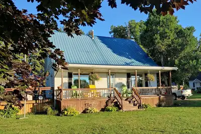 Image de Antrim Cottage, Lake Erie: The essence of a house is the friends who frequent it