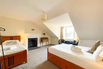 Image de Remarkable 4br Townhouse w/ Garden, Sleeps 12