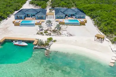 Image de Amazing luxury beach villas with private dock for 20 people! Large heated pools