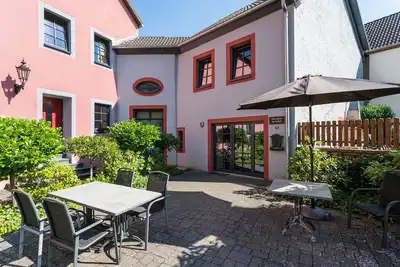 Image de Romantisches Ferienhaus mit Sauna und Garten