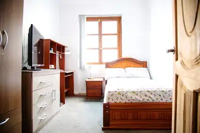Image de Spacious 3 Br apartment old town