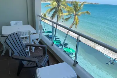 Image de Beautiful Beachfront Condo
