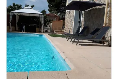 Image de Rez de villa 6 personnes avec piscine.