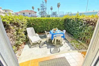 Image de One-Room Apartment 50 metres from the Sea near Sanremo