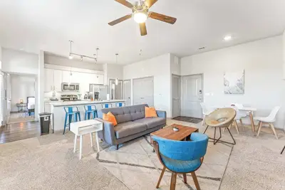 Image de Top Floor 2br King Beds Suite, 8 Min to Downtown