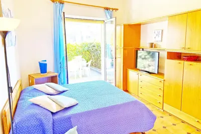 Image de Apartment 50 metres from the Sea with private garden
