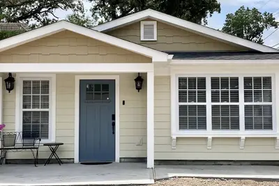 Image de Cozy Cottage in the heart of Louisville, Ne