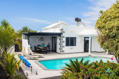 Image de Gorgeous 4 bed villa, located within easy reach of town centre