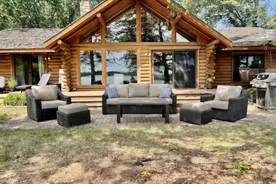Image de Amazing Log Cabin less than 40 Miles from Twin Cities with large Hot Tub! !
